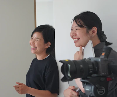 左：井口 幸子（いぐち よしこ）　右：岩﨑 由紀子（いわさき ゆきこ）