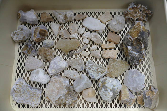 北海道産の白瑪瑙（めのう）