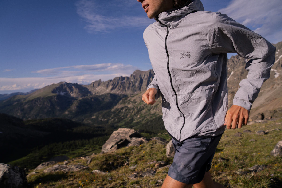 雨具 レディース 上下 マウンテンハードウェア シューズ 冬 防寒ブルゾン メンズ 財布コンパクト バタゴニア カナース メンズ メ 軽くて機能的な「 マウンテンハードウェア」の必携パーカ「コアエアシェルフーディ」 | fashion tech news