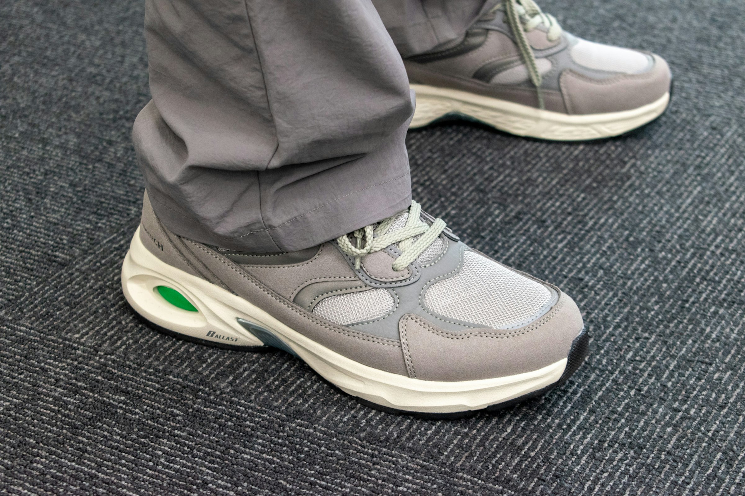 The shoes Yoshida wore at the time of the interview were Workman's new product for spring/summer 2024, the 'High Bounce Ballast Walk'.