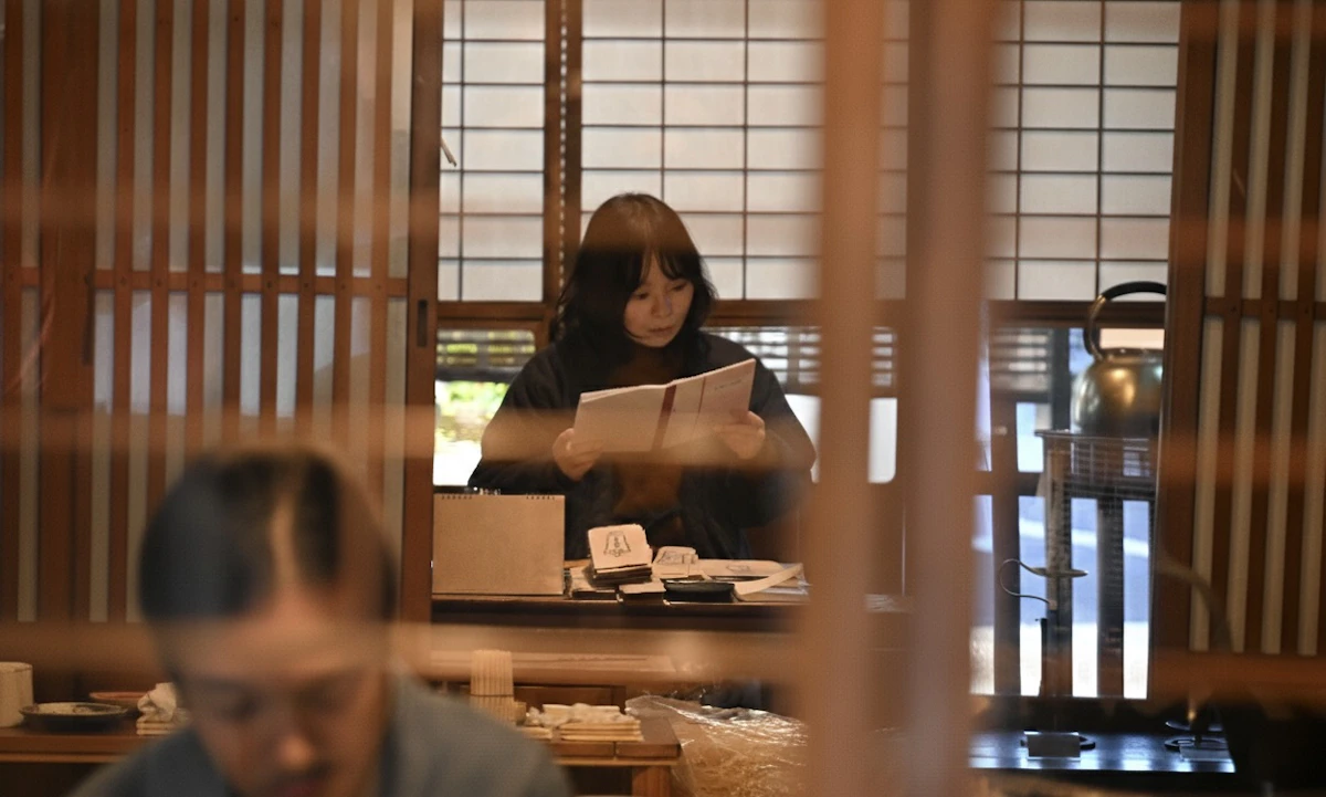 店内の奥で作業されるお二人