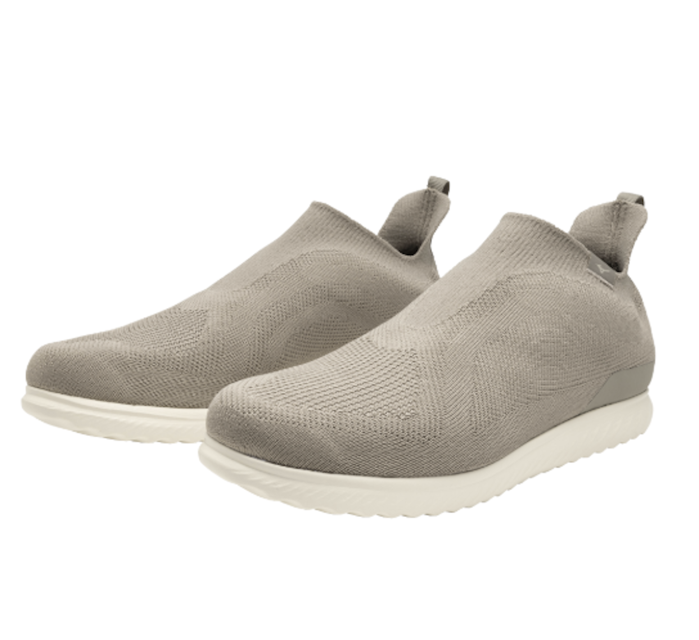 「ザ ミズノ エナジー ウルトラライト」は、ボディカラーとソールカラーの組み合わせ違いによる4モデルを展開。各13,200円（税込）