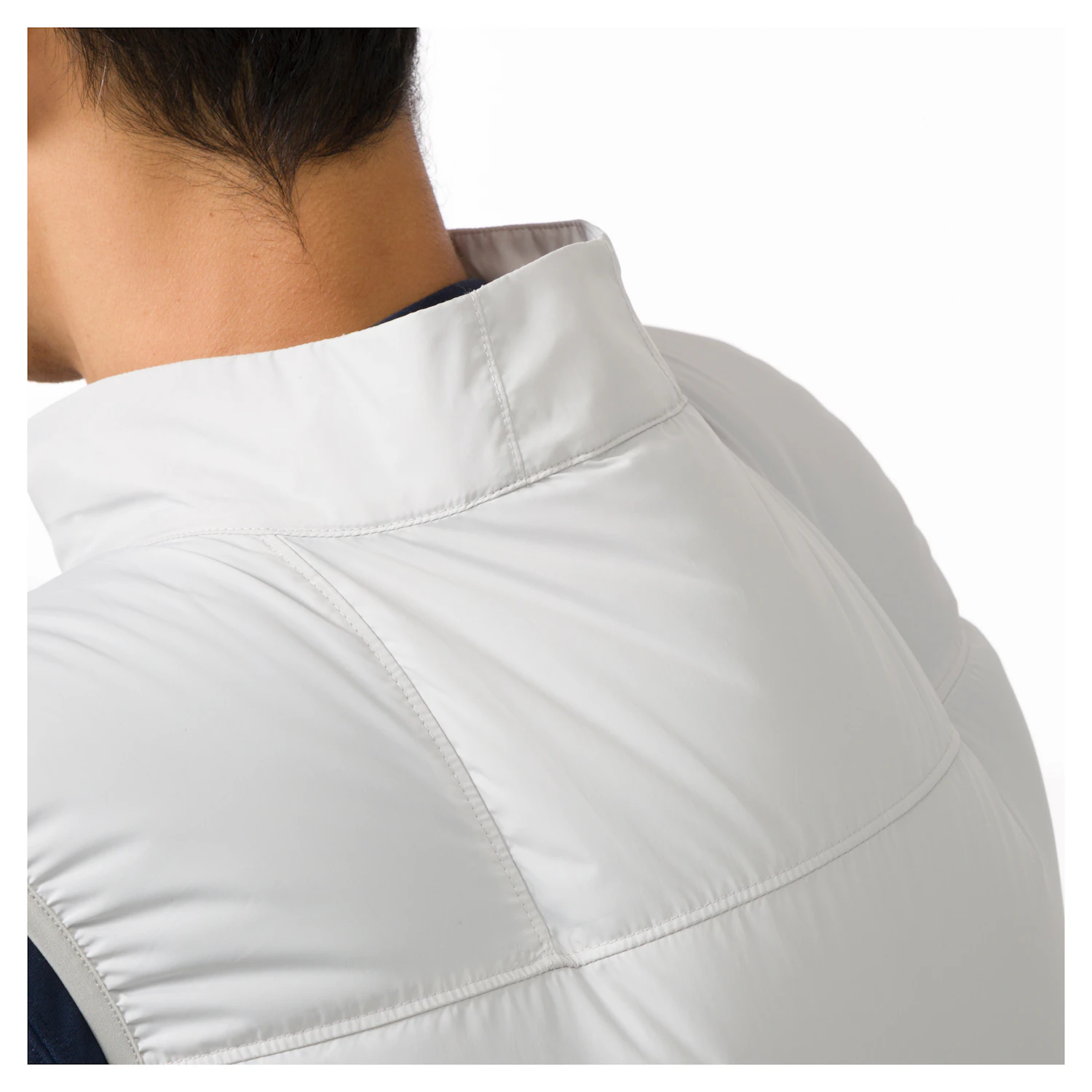 The design allows air to exit not just from the armpits, but also from the collar, providing a cooling effect even on the back.