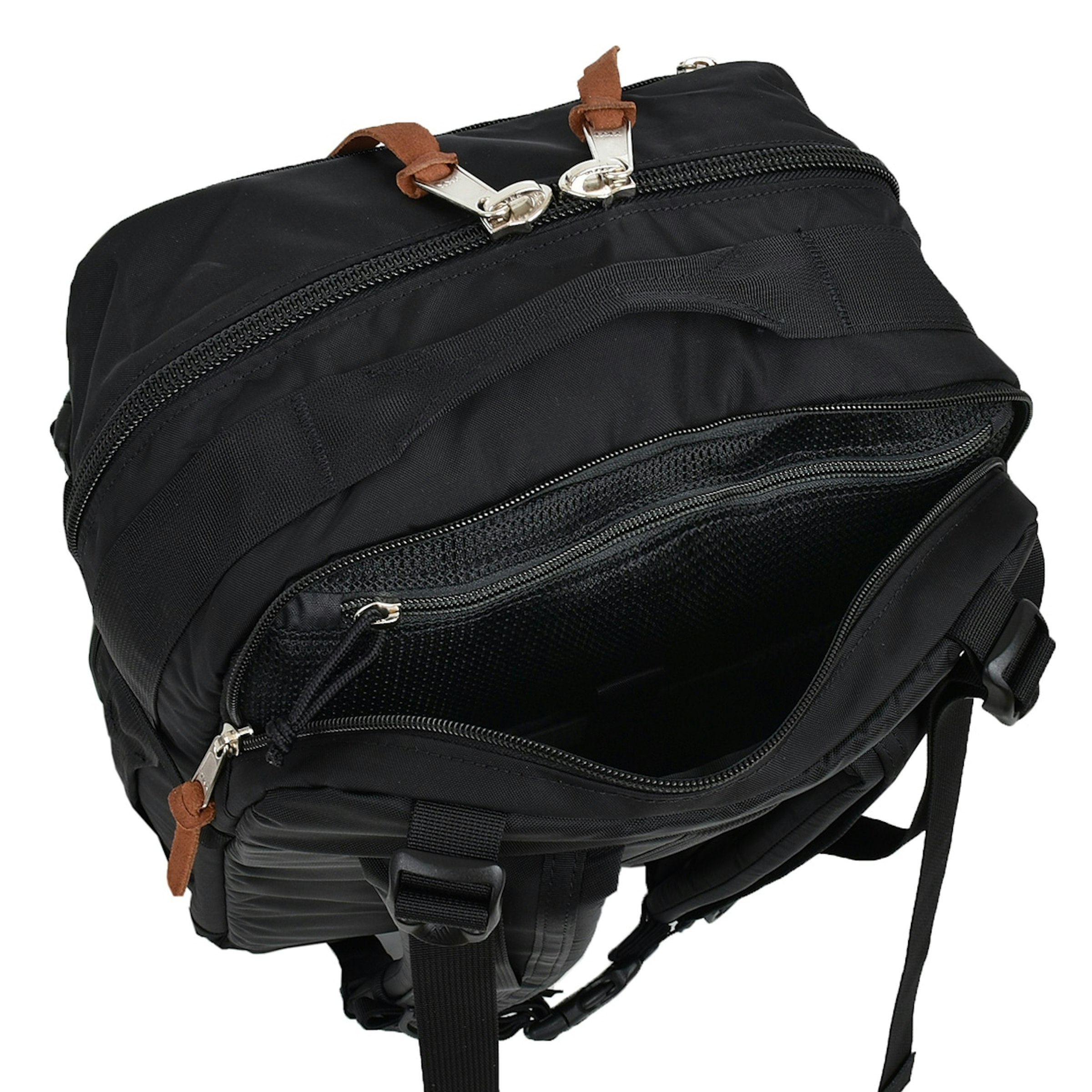 メッシュポケット部分には、PCアクセサリー類を収納すると便利