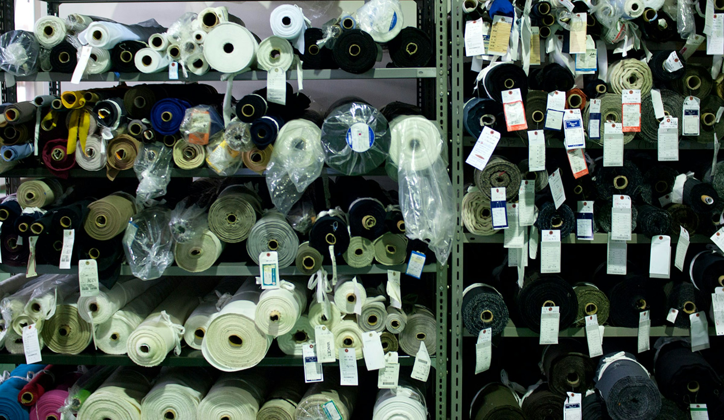 保管されているたくさんの生地