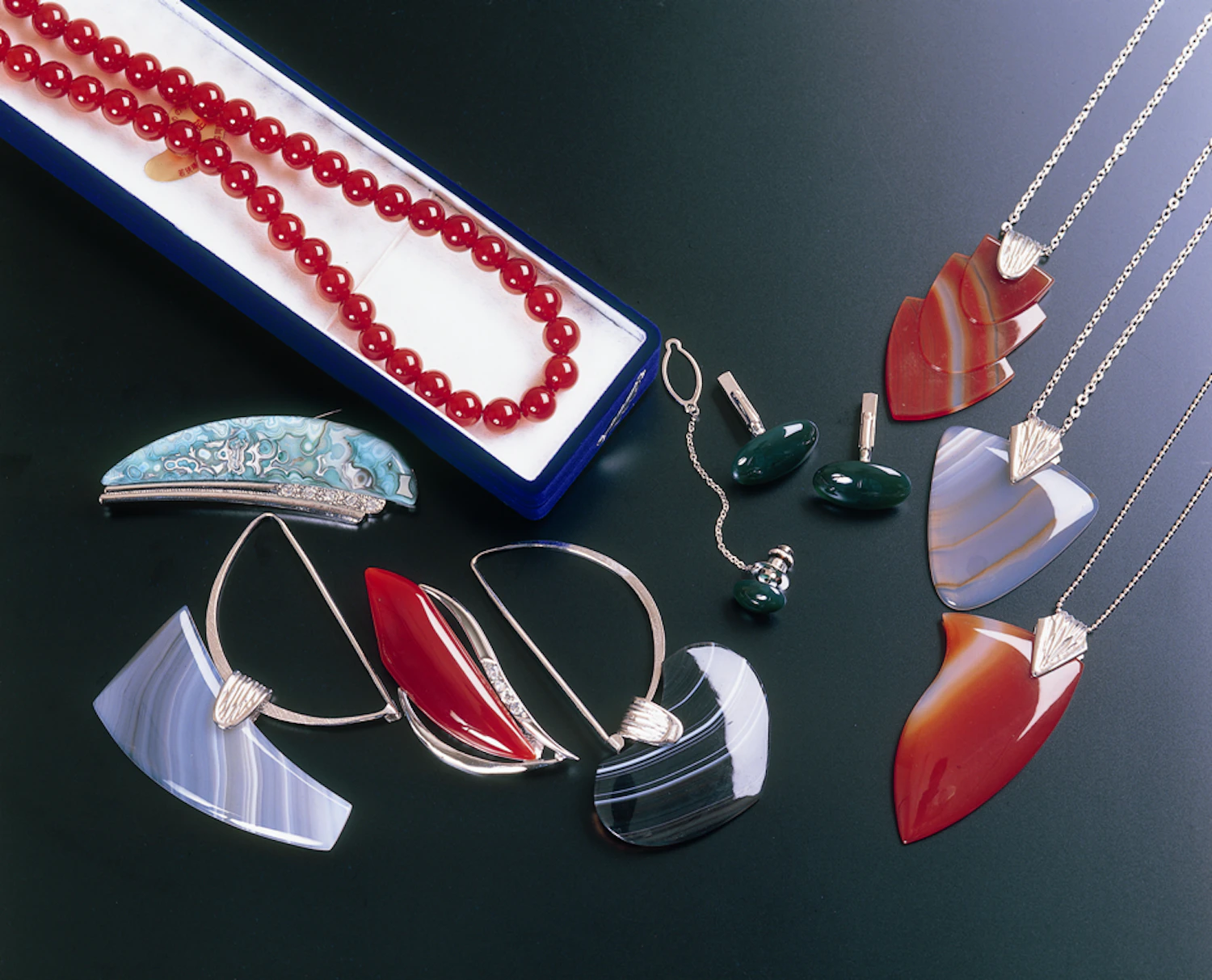 300年の物語、二人の天才が切り拓いた炎の芸術の軌跡と未来 | fashion