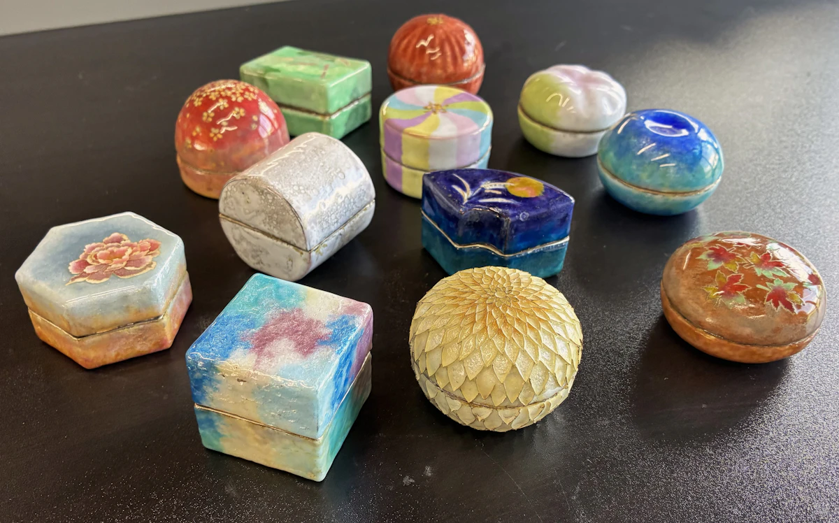 3年生時の課題作品。前列中央が「未完成の蓋物」