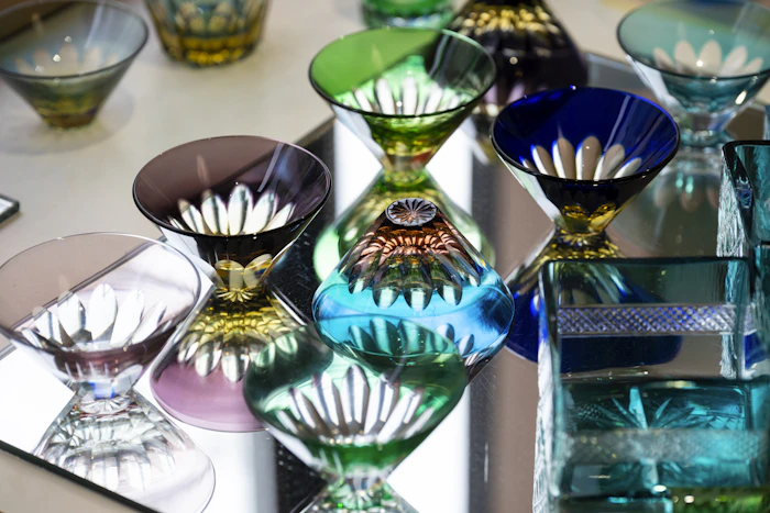 色を重ね、時を紡ぐ──中金硝子が支える江戸切子の表現