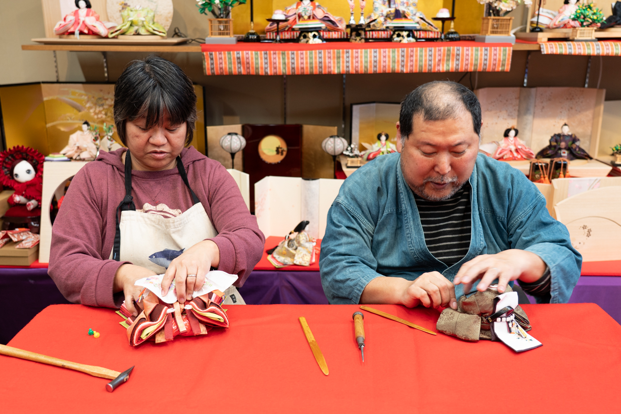 職人夫婦がオーダーで作る加藤人形店の雛人形、東西折衷の名古屋節句飾
