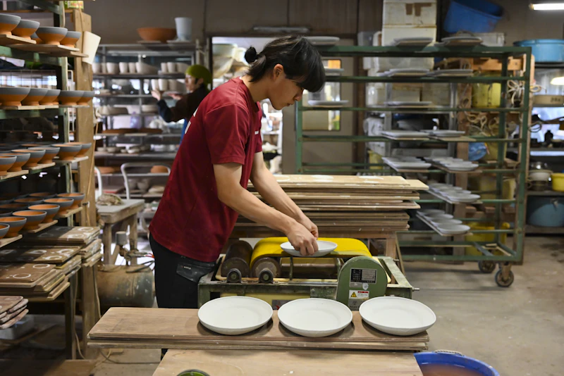 “手仕事にこだわり、暮らしになじむ器を作る窯元” 笠間焼・向山窯