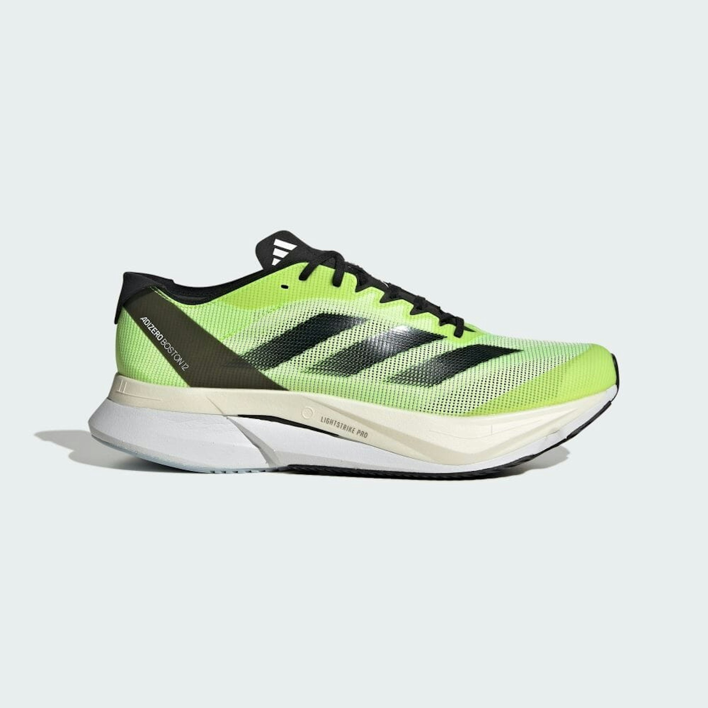 The upper has been renewed, and the material of the midsole has also changed. Adizero Boston 12. 18,700 yen (tax included)