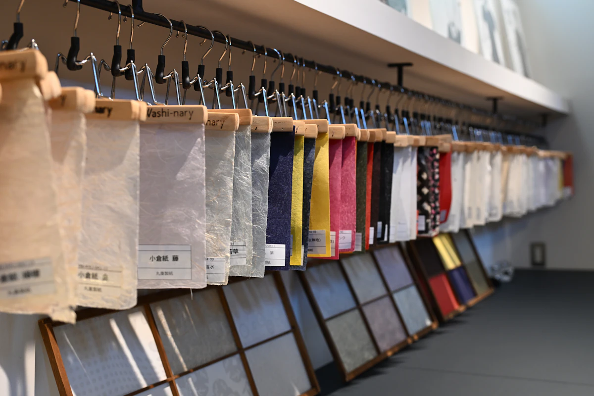 Washi naryで販売される多種多様の和紙