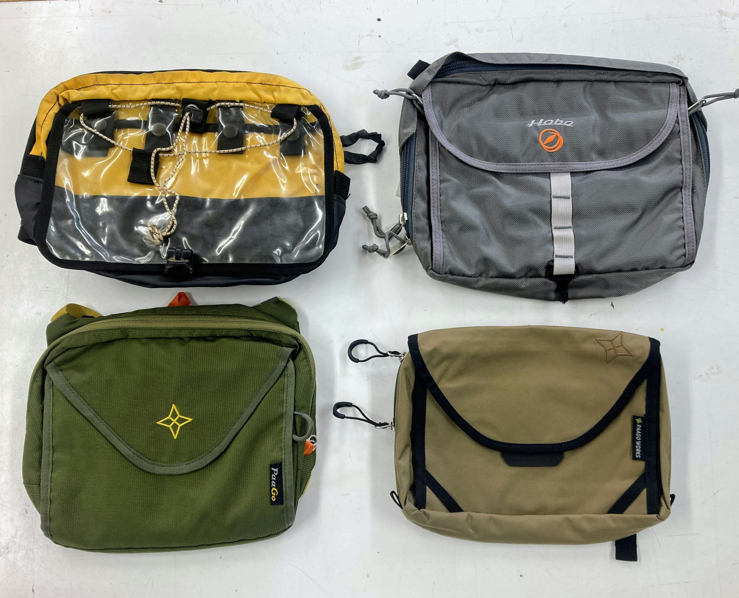 The chest bag handmade with a sewing machine for personal use is on the top left. The top right is the 'Pathfinder' chest bag that was productized when 'HOBO GREAT WORKS' was established in 2003. The same named chest bag has been evolved in 'PAAGOWORKS', which was launched in 2011 (the two at the bottom).