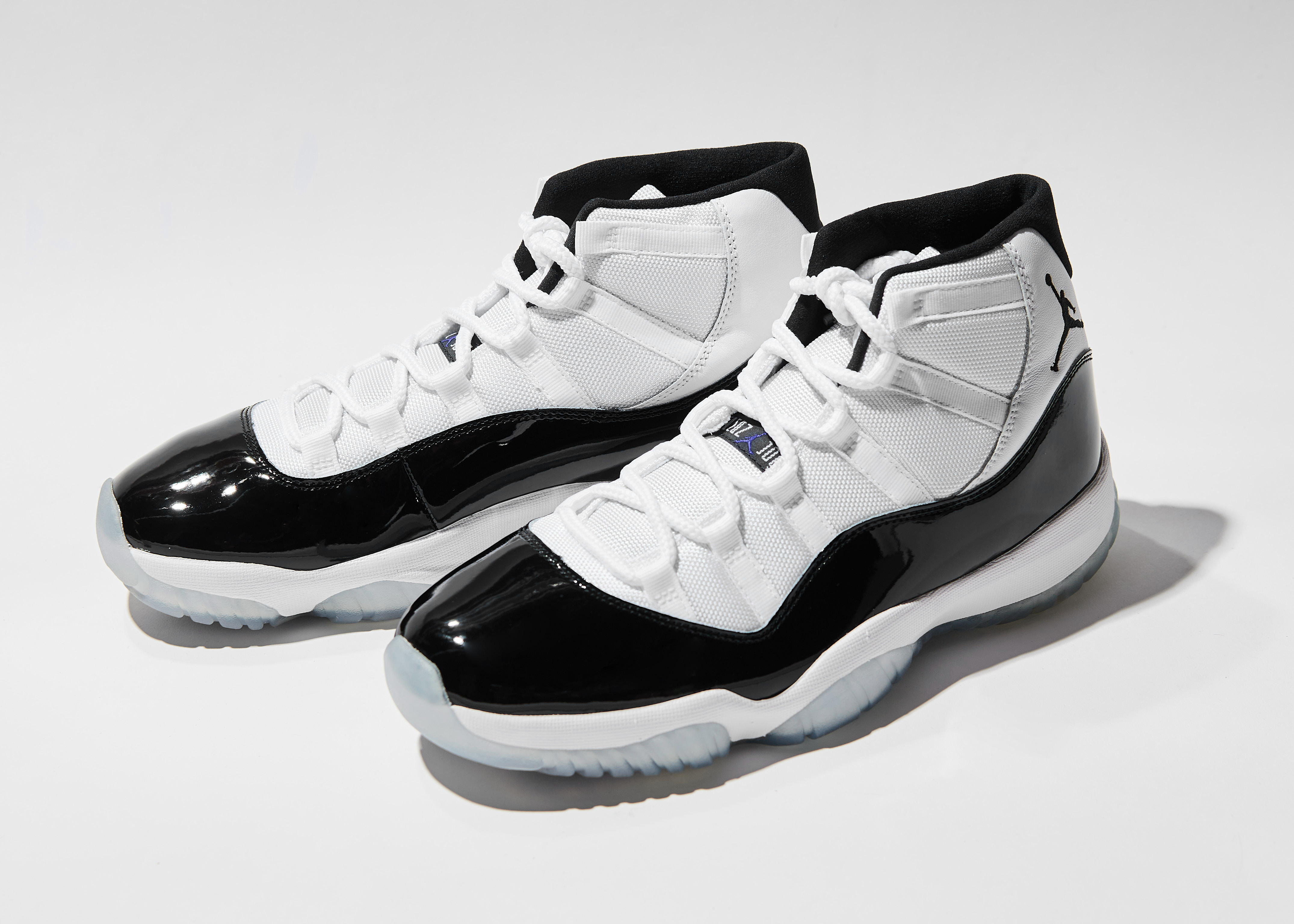 ナイキ エアジョーダン11 レトロ コンコルド 白黒 極美品 ナイキ エア