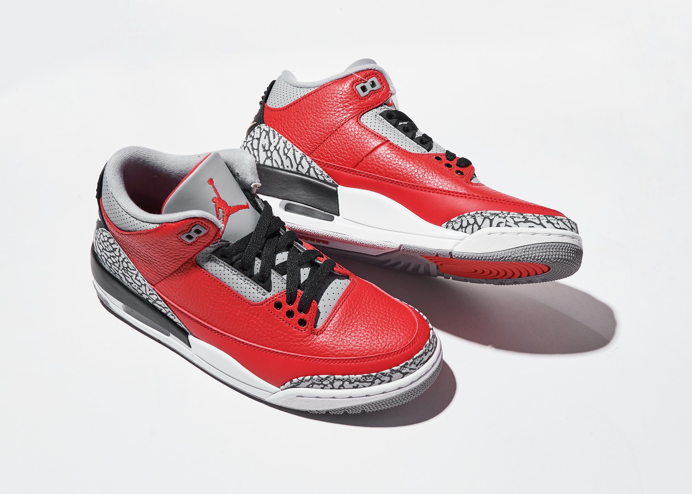 2020年にシカゴで開催されたNBAオールスターのために用意された「エアジョーダン3 SE "UNITE COLLECTION"」。シカゴ・ブルズのチームカラーを落とし込み、ヒールは“NIKE AIR”の仕様になっているのも面白い。28,600円（税込）