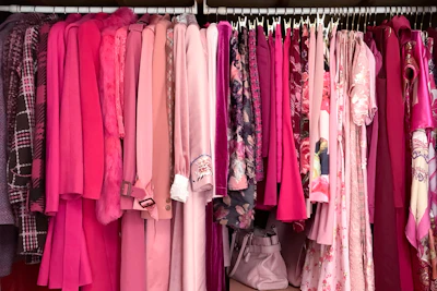 【リレーコラム】なぜピンクを着るのか ──「女性的」なものとの距離感（横山紗亜耶）