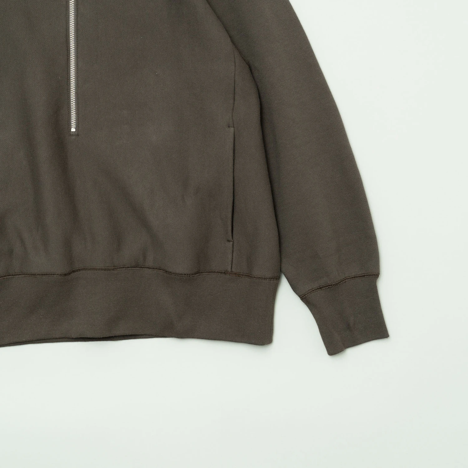 HALF ZIP SWEAT　22,000円（税込）