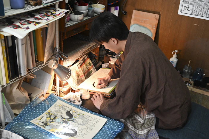 江戸の粋を、現代の感性で摺る──関岡木版画工房7代目の挑戦