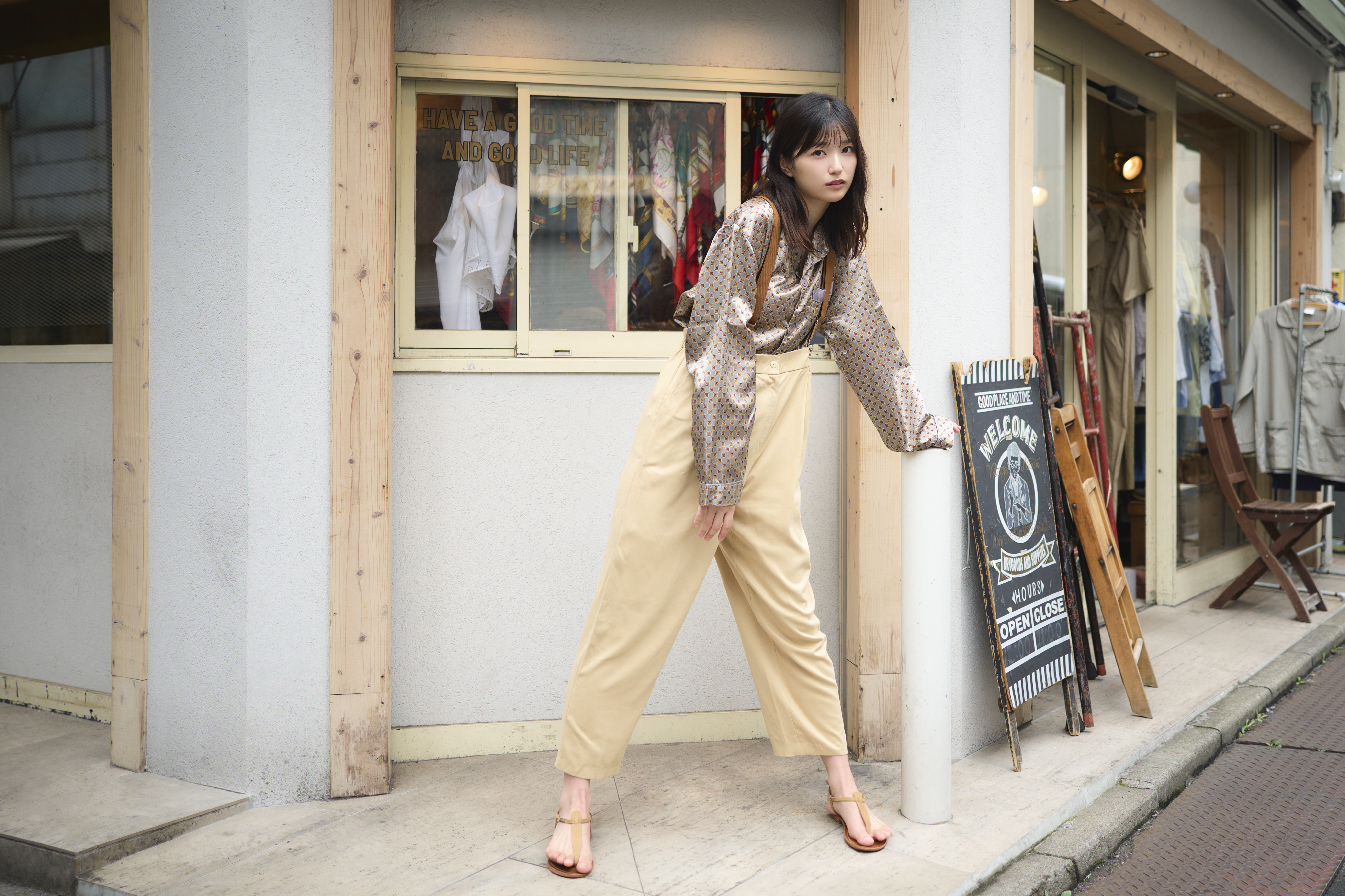 乃木坂46 五百城茉央がテーマ別「古着コーデ」に挑戦！ | fashion tech