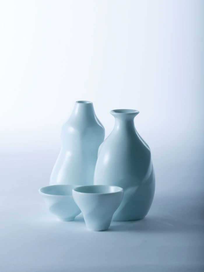 2024 白瓷捻面取酒器　撮影：斎城卓