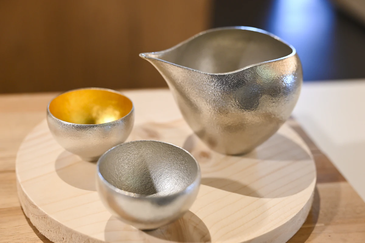 編集者の視点で、伝統を未来へ。高岡銅器・能作5代目がひらく鋳物の可能性