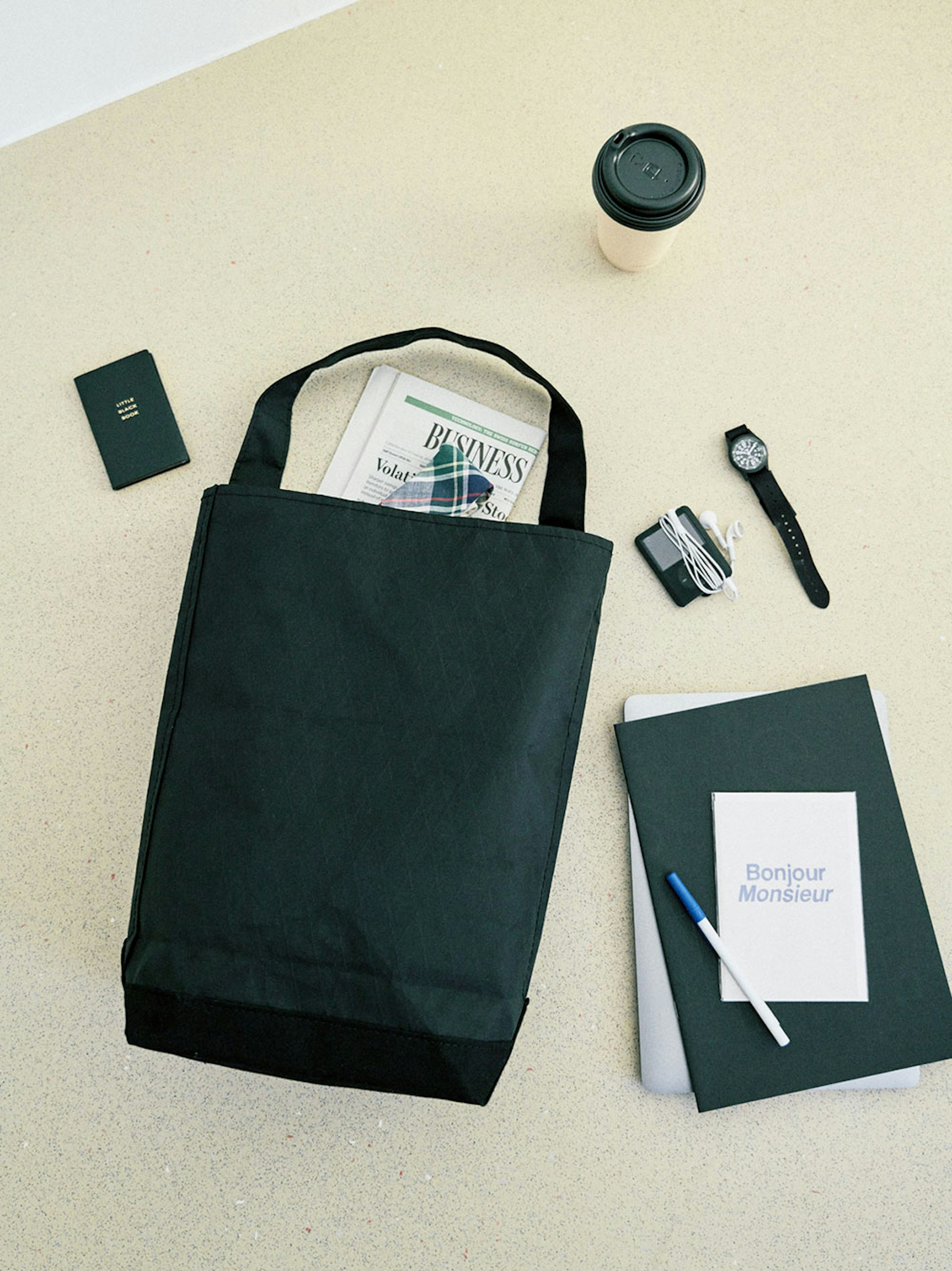 Photo Mai Kise<br> BAGUETTE TOTE WITH HANDLE X-PAC　19,800円（税込）