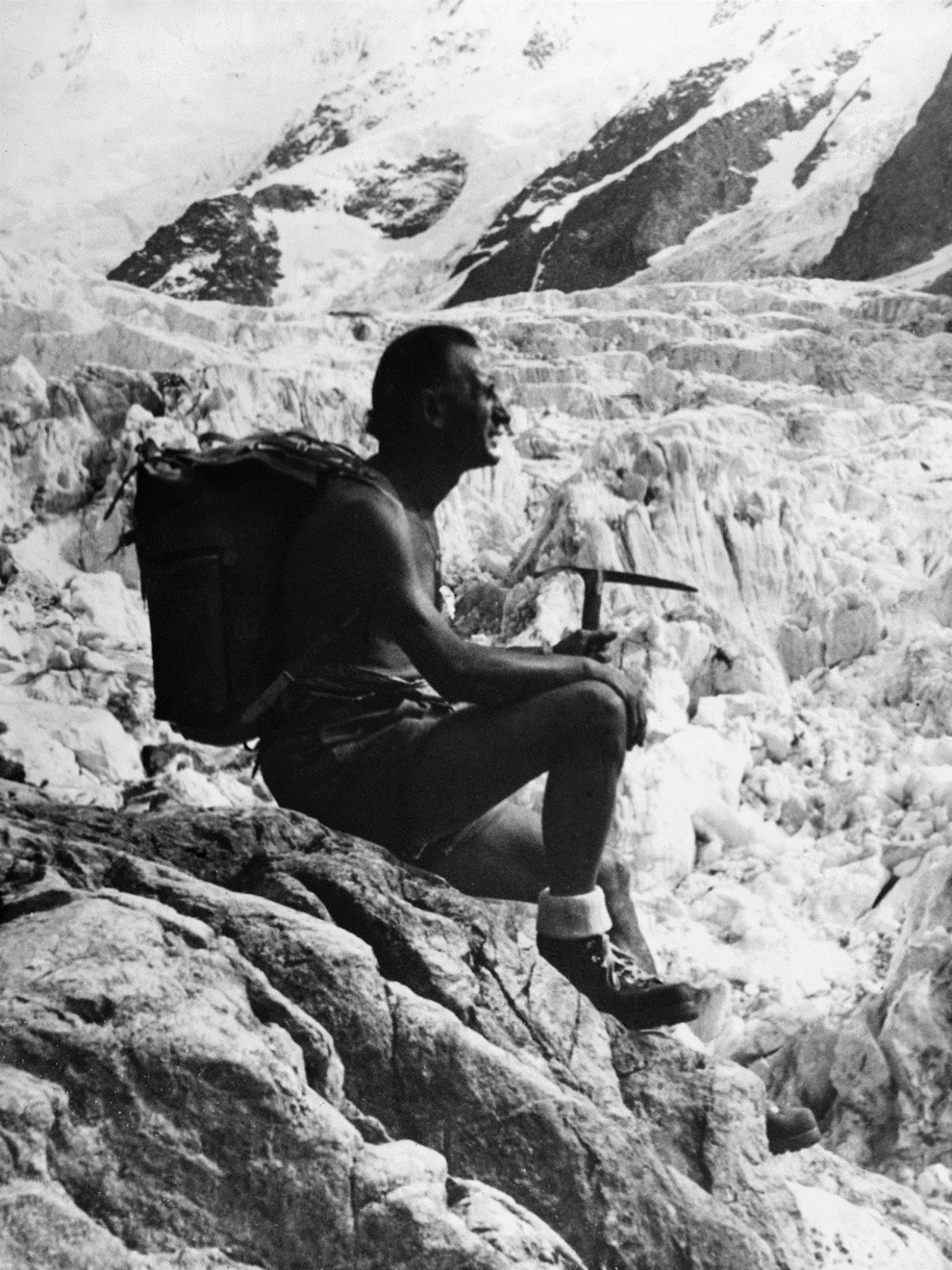 創業者のヴィターレ・ブラマーニ（Vitare Bramani）。登山家でもあった彼は、��自分が作ったソールを履いて雪山に登るなど、そのパフォーマンスの検証を自ら行っていた。彼の名前から社名でもありブランド名でもある「Vibram」となった