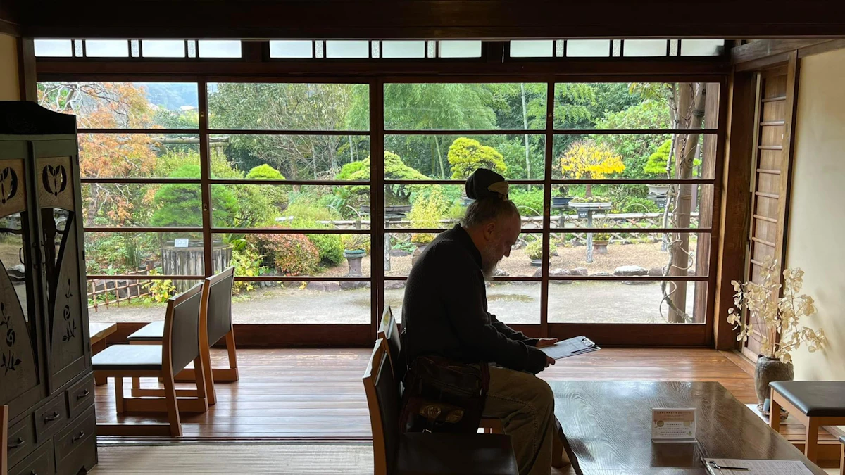 高尾駒木野庭園の盆栽展にて、出品した際の一コマ。