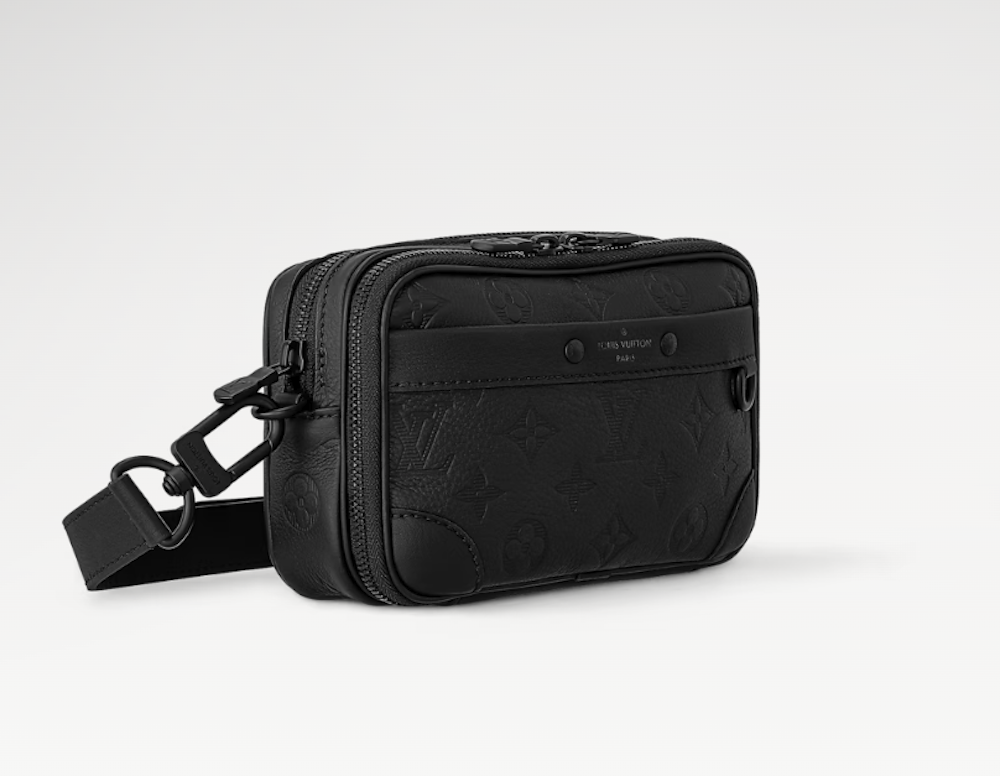 <p>モノグラム・エクリプス キャンバスを使用したコンパクトなクロスボディバッグ。調節可能なストラップで快適に持ち運べ、日常の必需品を収納可能。</p>