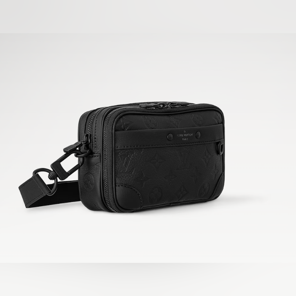 <p>モノグラム・エクリプス キャンバスを使用したコンパクトなクロスボディバッグ。調節可能なストラップで快適に持ち運べ、日常の必需品を収納可能。</p>