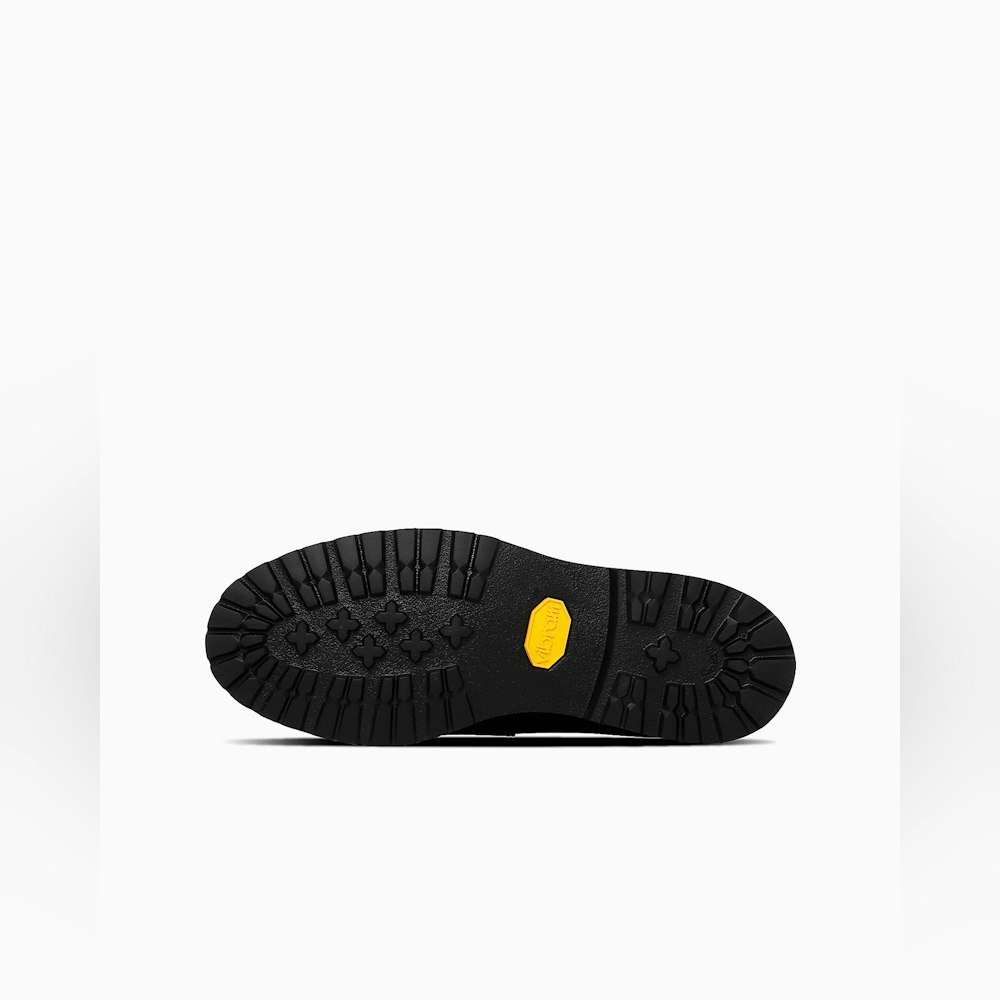 <p>軽量で耐久性に優れたVibram®ソールを採用。長時間の歩行でも快適な履き心地を提供。</p>
