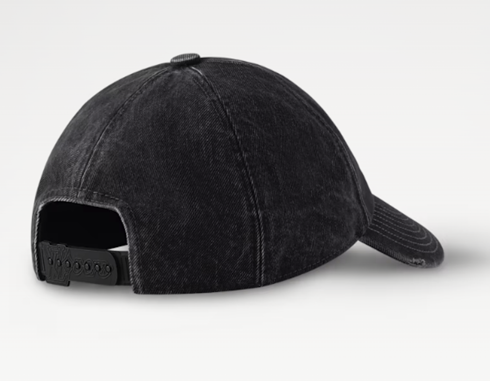 <p>スナップバックタイプでサイズ調整可能、男性にも女性にも対応する2サイズ展開（M/L）。</p>