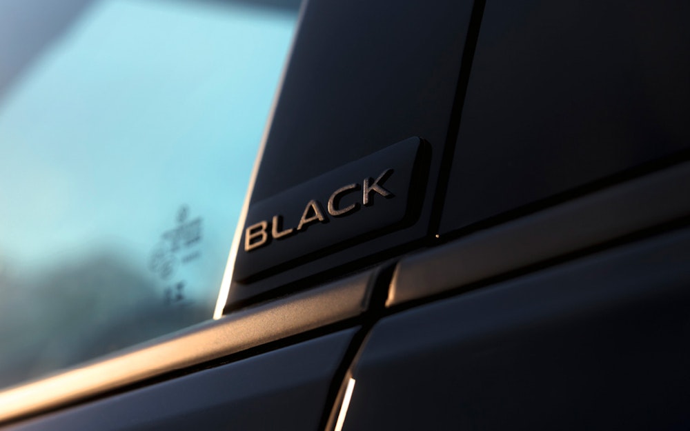 <p>日本市場で 403 台限定販売。希少性の高い特別仕様。</p>