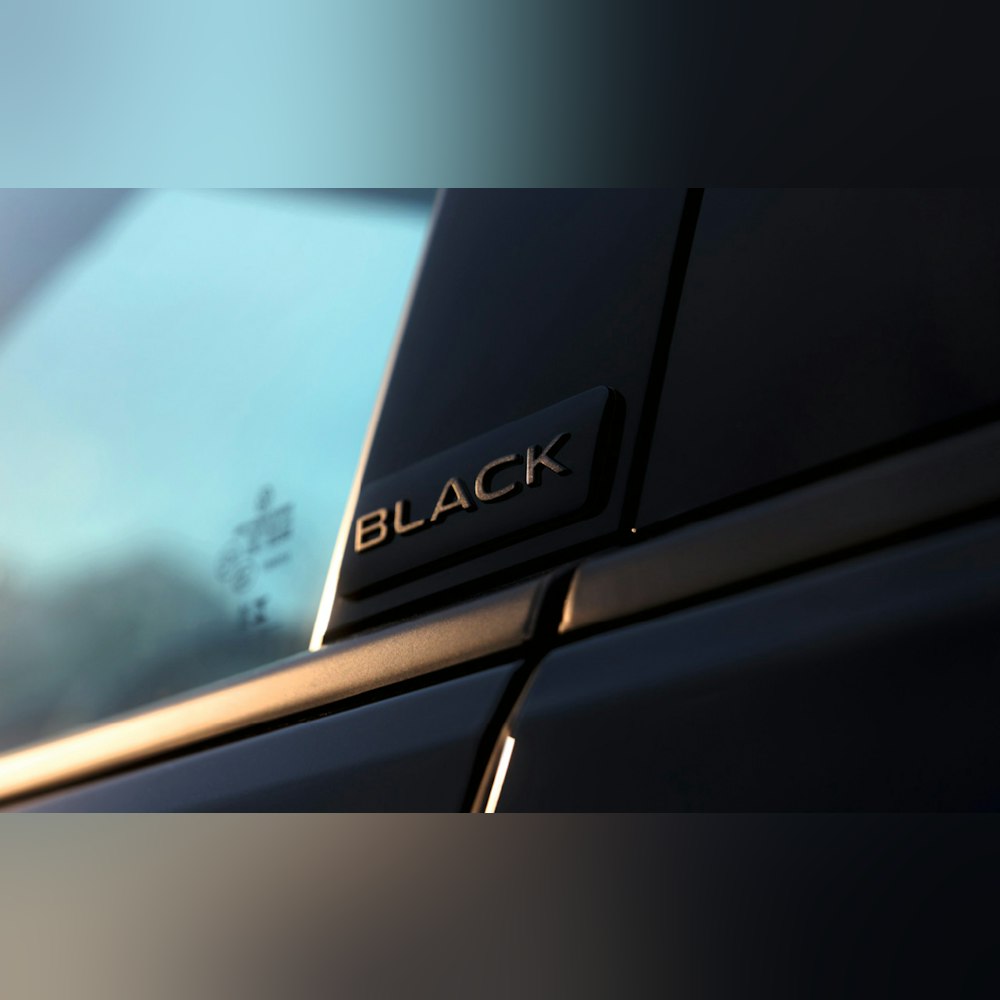 <p>日本市場で 403 台限定販売。希少性の高い特別仕様。</p>