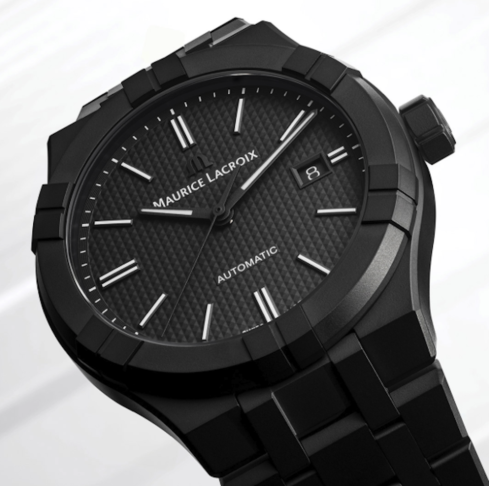 <p>ケースおよびブレスレットはサンドブラスト仕上げのブラックセラミック。サファイアクリスタル風防（前面と裏面）を採用。防水性能 20ATM によって、日常の手洗いや雨はもちろん、水泳などの水中での使用も可能な水準。セラミック素材は腐食に強く、肌触りが金属とは異なる質感を持つ。</p>