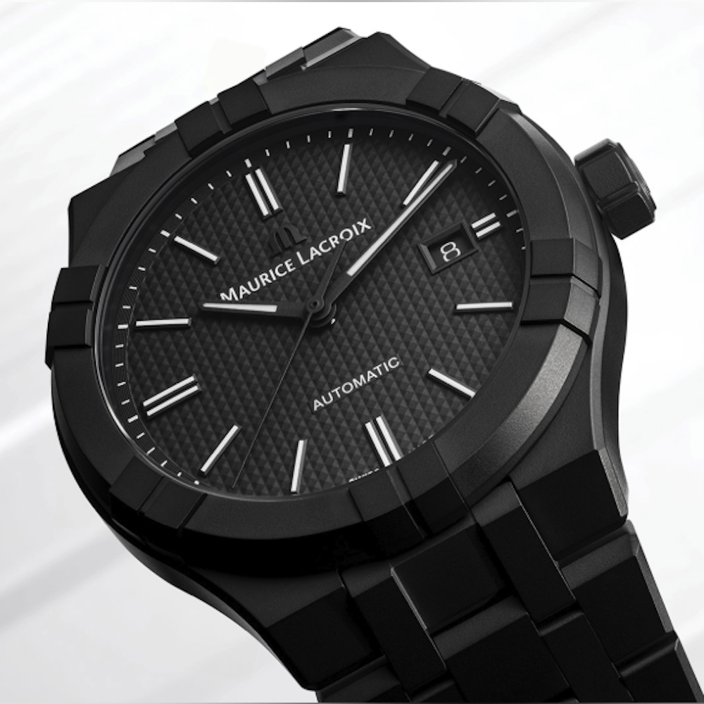 <p>ケースおよびブレスレットはサンドブラスト仕上げのブラックセラミック。サファイアクリスタル風防(前面と裏面)を採用。防水性能 20ATM によって、日常の手洗いや雨はもちろん、水泳などの水中での使用も可能な水準。セラミック素材は腐食に強く、肌触りが金属とは異なる質感を持つ。</p>