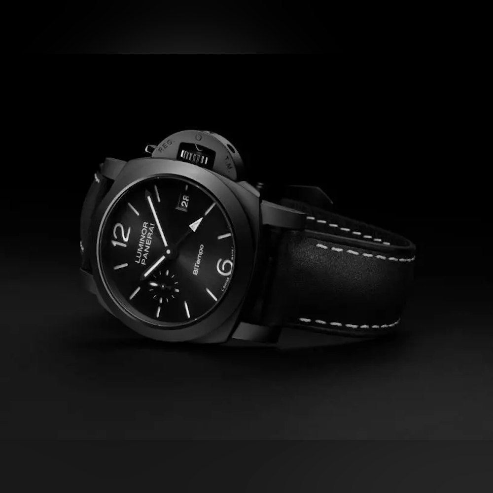 <p>GMT機能により、異なるタイムゾーンの時刻を同時に表示。海外出張や旅行時に便利。</p>