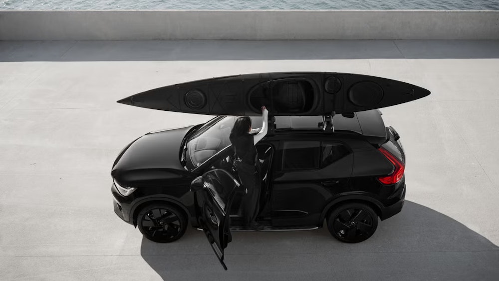 <p>コンパクトSUVのサイズ感により、都市部での駐車や狭い道での取り回しがしやすい構成。日常の移動手段として使いやすく、街乗りからアウトドアまで幅広く対応可能。</p>