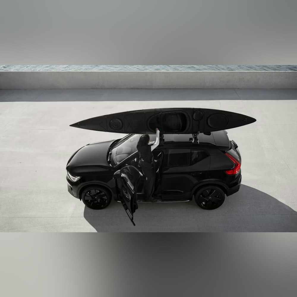 <p>コンパクトSUVのサイズ感により、都市部での駐車や狭い道での取り回しがしやすい構成。日常の移動手段として使いやすく、街乗りからアウトドアまで幅広く対応可能。</p>