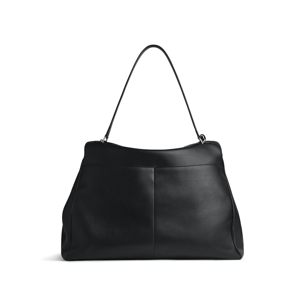 <p>滑らかなカーフスキン＆ナッパラムスキンの内装。ミラノ仕込みのイタリア製で、素材の自然な風合いが味になります。</p>