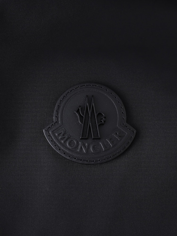 <p>ブラックカラーは世界でロンハーマン限定展開。特別感のある一着で、他と差をつけるスタイルを実現。</p>