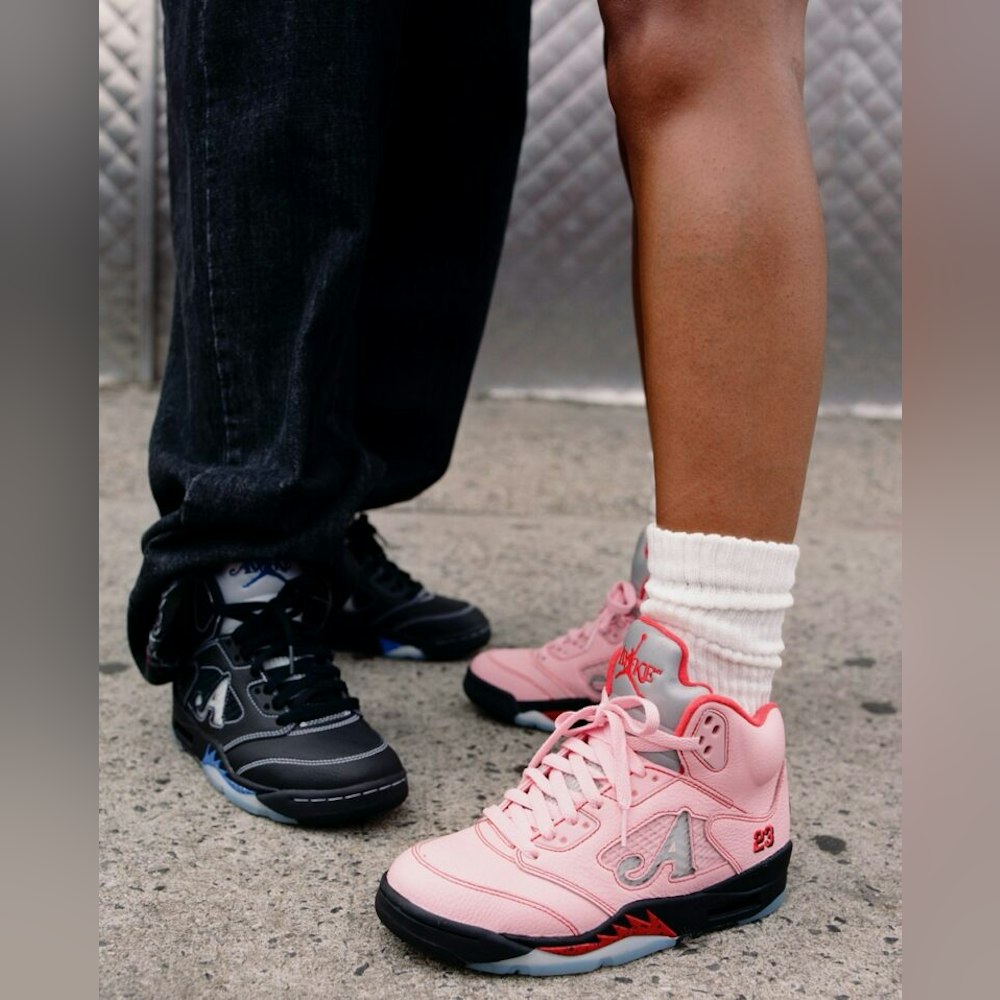 <p>「バブルガムピンク」カラーウェイは、限られた7,000足のみAwake NY限定でリリース。EQLによるオンラインおよび店頭抽選での入手方法が設定された希少性の高いモデル。</p>