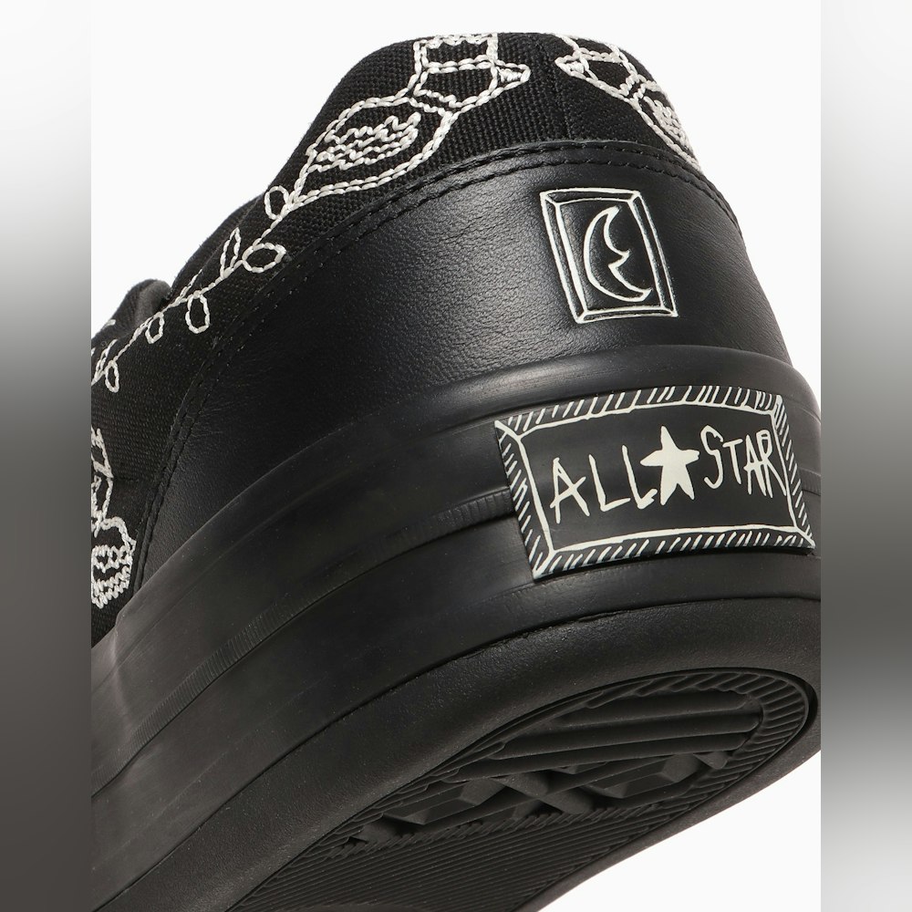 <p>90年代のアーカイブをイメージしたボリューム感のあるデザイン。カジュアルな装いに存在感をプラス。</p>