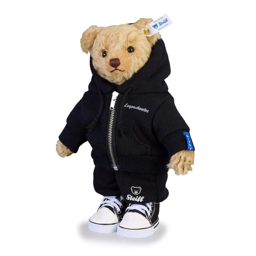 <p>ブラックフーディを着用したデザインで、ファッション性と個性を演出。限定感のあるアイテムとして所有欲を満たす。</p>