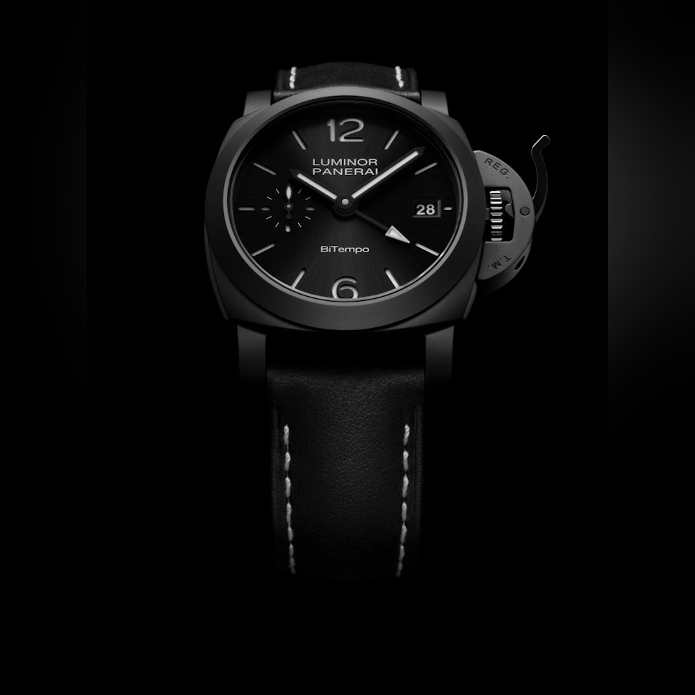 <p>40mmのセラミックケースは、傷や腐食、熱に対する高い耐性を持ち、日常使いからアウトドアまで幅広いシーンで活躍。</p>