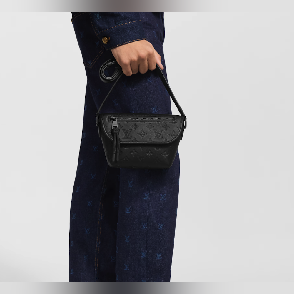 <p>モノグラム・エクリプスキャンバスを使用したスタイリッシュなデザイン。手に持った時のシルエットが映える</p>