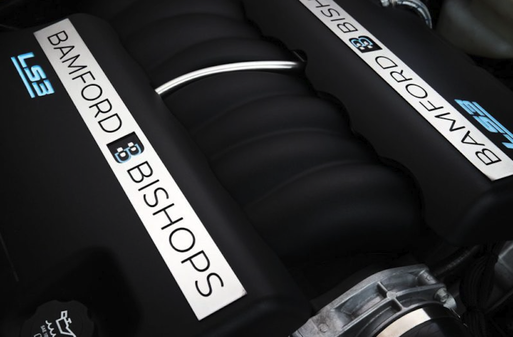 <p>シボレーLS3 V8エンジン搭載により470 BHPのパワーを発揮。6速オートマチックと常時4輪駆動に加え、電子制御ダンパー付きアップグレードサスペンションを採用。ハイパフォーマンスブレーキシステムとリミテッドスリップディファレンシャルによりドライビング性能が向上。</p>