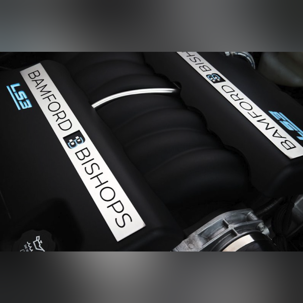 <p>シボレーLS3 V8エンジン搭載により470 BHPのパワーを発揮。6速オートマチックと常時4輪駆動に加え、電子制御ダンパー付きアップグレードサスペンションを採用。ハイパフォーマンスブレーキシステムとリミテッドスリップディファレンシャルによりドライビング性能が向上。</p>