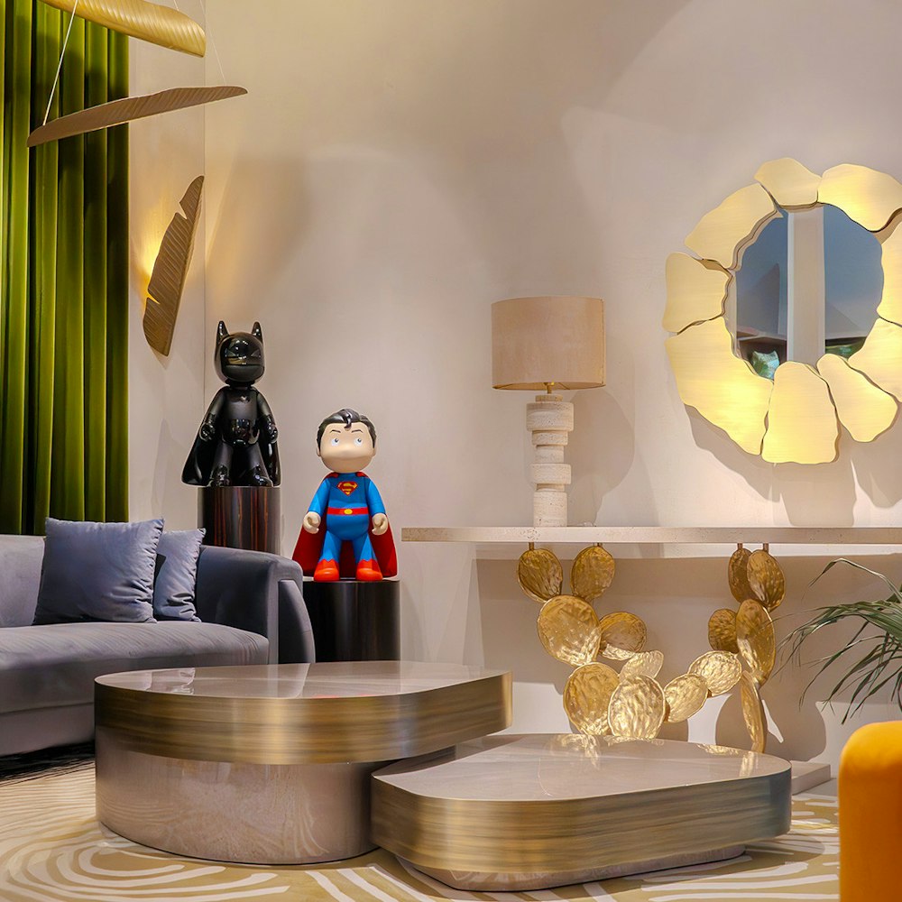 <p>公式Warner Bros.ライセンス取得のBatmanフィギュア。1985年創業のフランス工房LEBLON DELIENNEが手がけるSuper Popコレクション。高さ70cmの存在感ある仕上がり。</p>