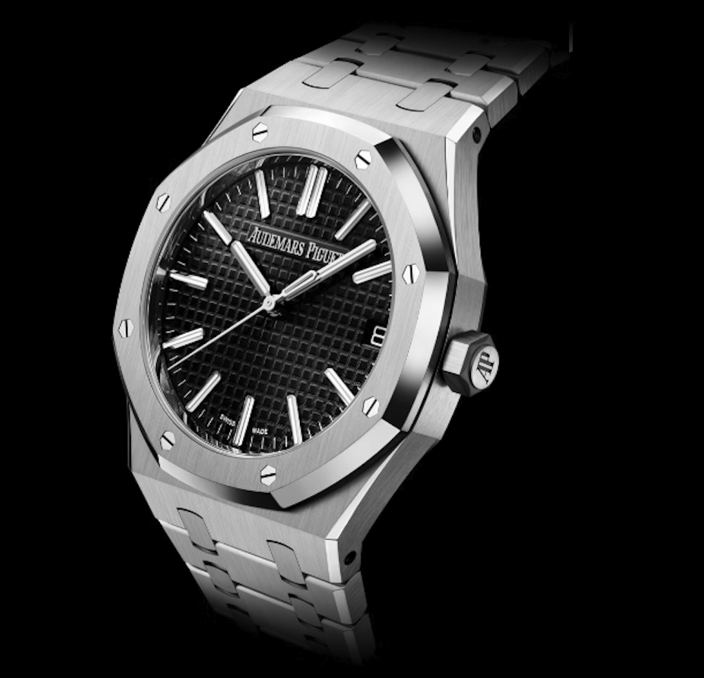 <p>搭載するキャリバー4302は自動巻き機構で、70時間のパワーリザーブ（自動巻き、パワーリザーブ70 h）と日付表示を備え、日常使用における巻き上げ頻度を低減。</p>